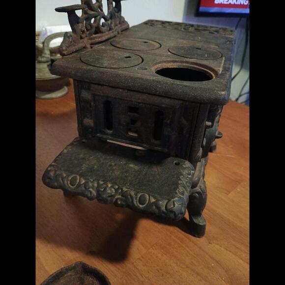 Vintage Crescent Cast Iron Miniature Stove w/ Accessories - Picture 10 of 13